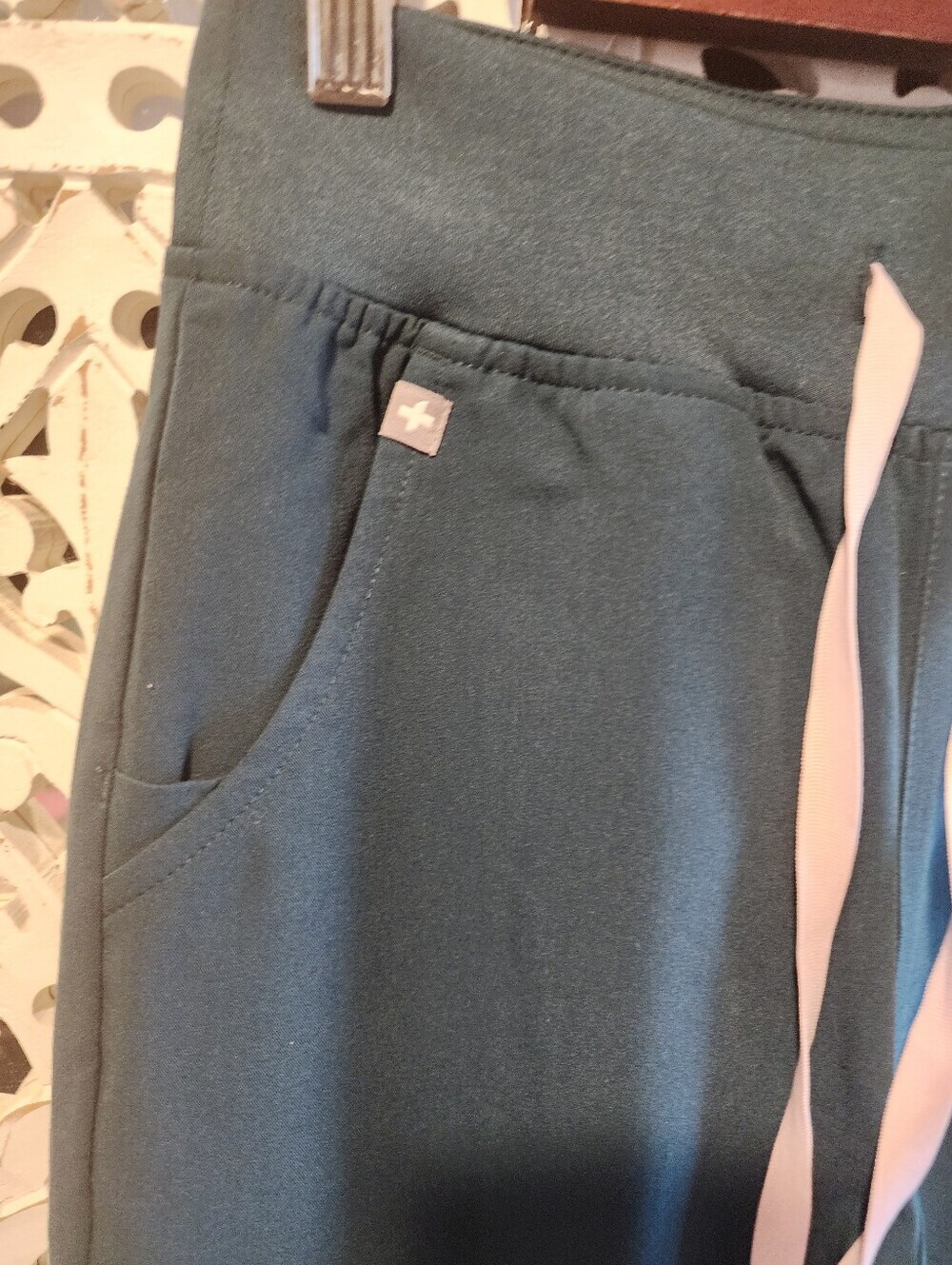 FIGS NWT HIGH WAISTED ZAMORA PANTS SCRUBS SZ XS UNIFORMS - Picture 9 of 16